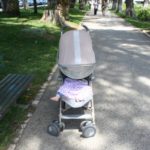 Lässig im Kinderwagen